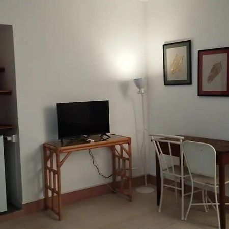 Garden Suite At Palazzo Famularo เลชเช ภายนอก รูปภาพ