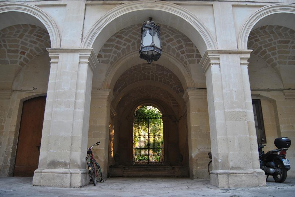 Garden Suite At Palazzo Famularo เลชเช ห้อง รูปภาพ