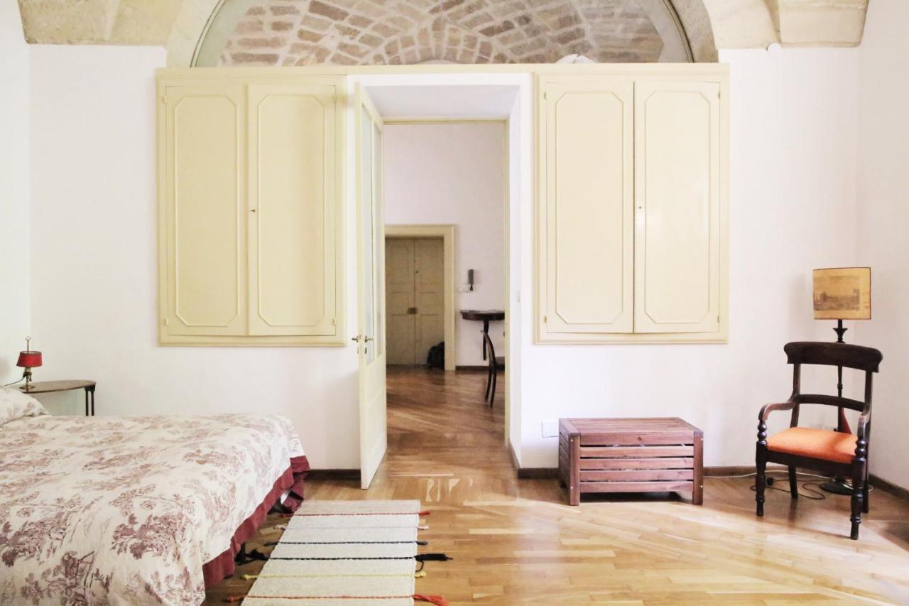 Garden Suite At Palazzo Famularo เลชเช ภายนอก รูปภาพ